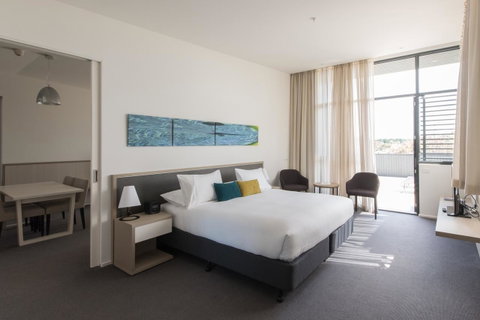 Quarters At Flinders Hotel - Accommodation Redcliffe 3