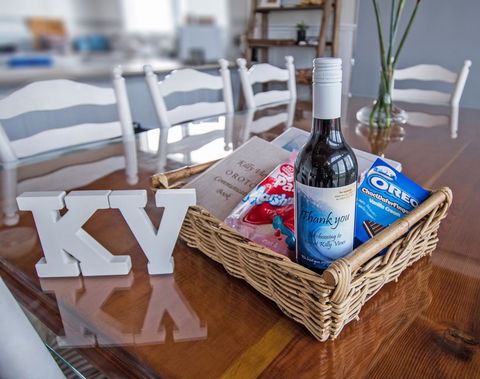 Stunning Waterfront Only 10 Minutes To Phillip Island - FREE EV UNIT 7kW For Electric Cars - Pet Friendly, Fireplace FREE WIFI Wine & Chocolates - Accommodation Redcliffe 3