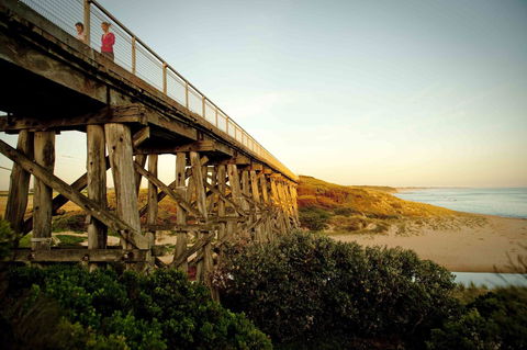Stunning Waterfront Only 10 Minutes To Phillip Island - FREE EV UNIT 7kW For Electric Cars - Pet Friendly, Fireplace FREE WIFI Wine & Chocolates - Accommodation Redcliffe 20
