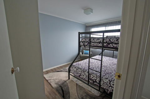 Stunning Waterfront Only 10 Minutes To Phillip Island - FREE EV UNIT 7kW For Electric Cars - Pet Friendly, Fireplace FREE WIFI Wine & Chocolates - Accommodation Redcliffe 18