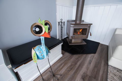 Stunning Waterfront Only 10 Minutes To Phillip Island - FREE EV UNIT 7kW For Electric Cars - Pet Friendly, Fireplace FREE WIFI Wine & Chocolates - Accommodation Redcliffe 12