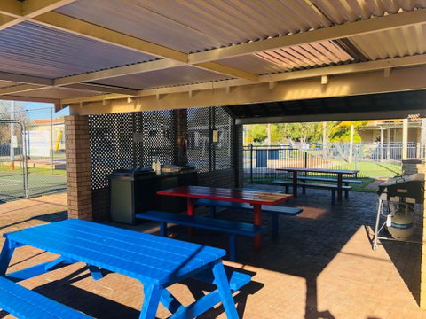 The Best Beach Cabin - Accommodation Redcliffe 1