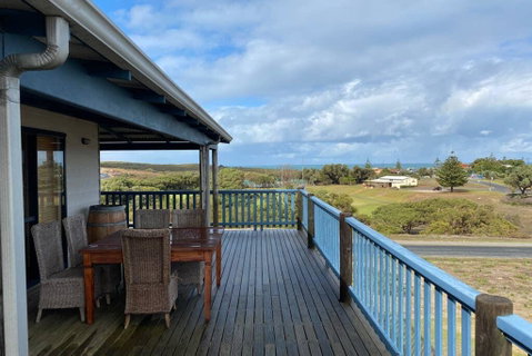 The Birds Nest - Accommodation Redcliffe 2