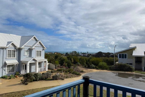 The Birds Nest - Accommodation Redcliffe 3