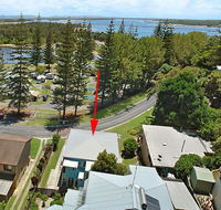The Blue House - flat walk to river and beach - Accommodation Redcliffe