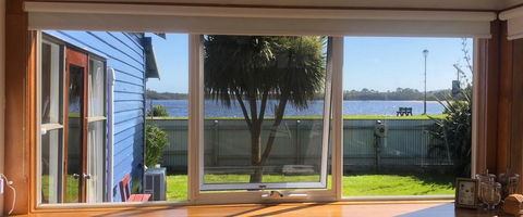 The Boat House - Accommodation Redcliffe 2