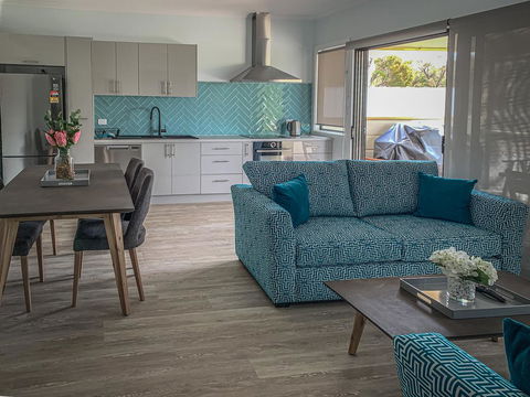 The Boathouse - Accommodation Redcliffe 0