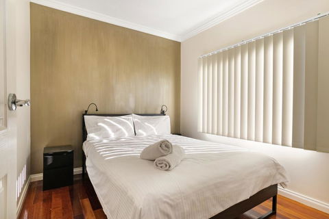 The Bud House - Accommodation Redcliffe 3