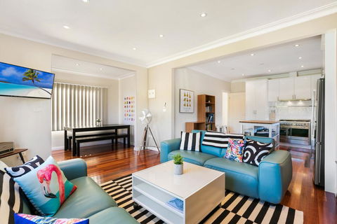 The Bud House - Accommodation Redcliffe 0