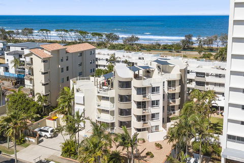 The Burlington Holiday Apartments - Accommodation Redcliffe 2