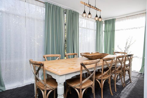 The Byng House Grand And Central, Entertain 12 - Accommodation Redcliffe 0