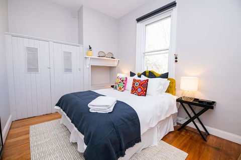 The Byng House Grand And Central, Entertain 12 - Accommodation Redcliffe 2
