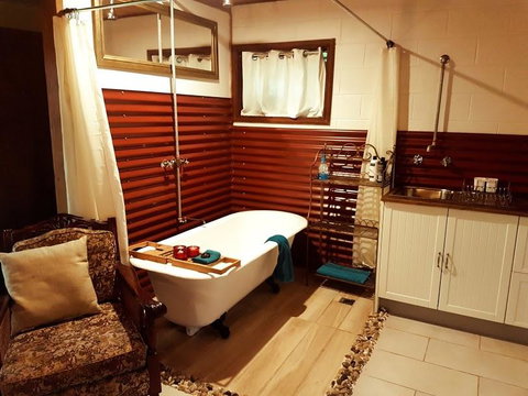 The Cabin - Accommodation Redcliffe 2