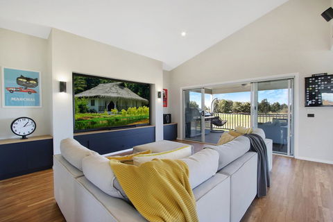The Clubhouse On Black Bull - Accommodation Redcliffe 0