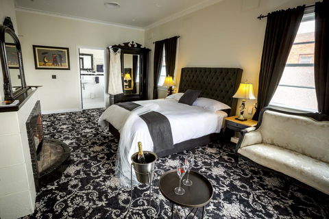 The Commercial Boutique Hotel - Accommodation Redcliffe 0