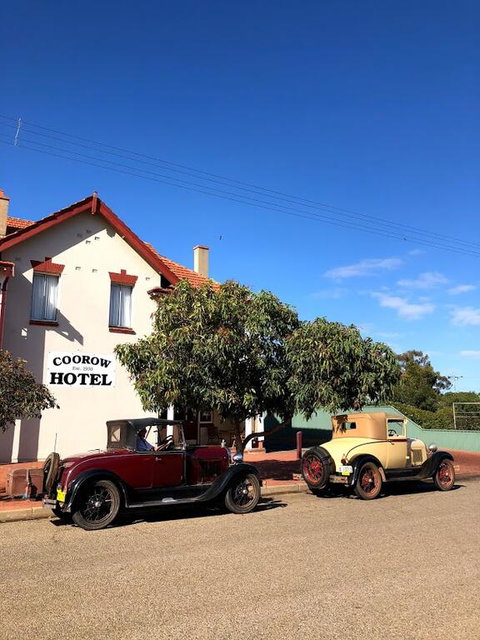 The Coorow Hotel - Accommodation Redcliffe 2