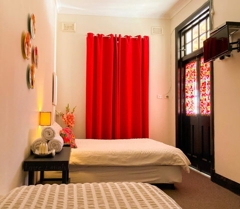 The Coorow Hotel - Accommodation Redcliffe 1