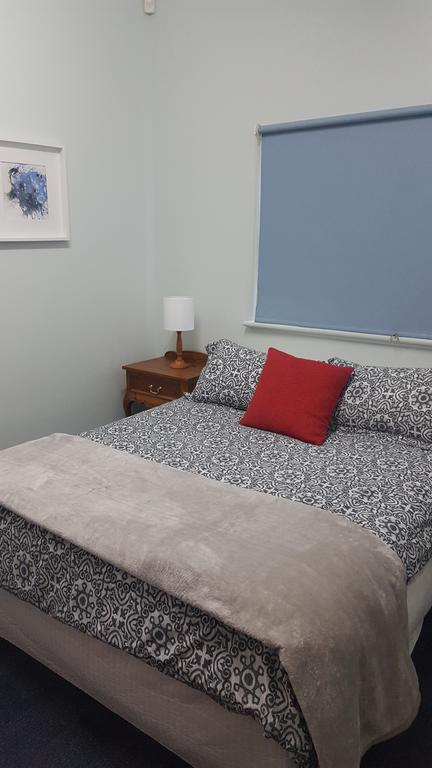 The Cottage - Accommodation Redcliffe 2