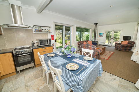 The Cottage At The Bryn At Tilba - Accommodation Redcliffe 1