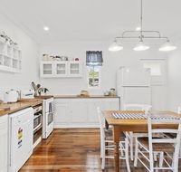 The Cottage on Lamington - Accommodation Redcliffe