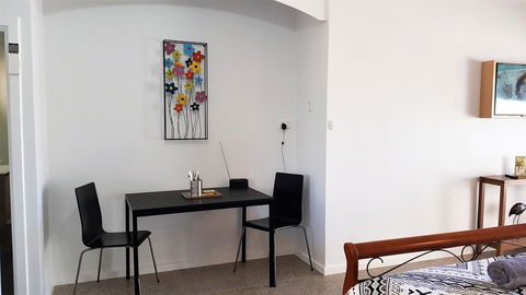 The Courtyard - Accommodation Redcliffe 2