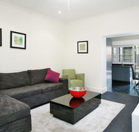 The Courtyard of St Neot - Art Deco 2BR Potts Point Apartment with Large Courtyard in Stunning Location - Accommodation Redcliffe