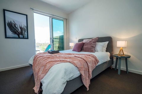 The Cove @ New Port-Pool - Spa - Sauna - Gym & More - Accommodation Redcliffe 2
