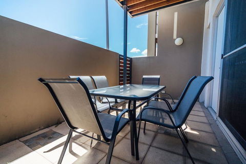 The Cove @ New Port-Pool - Spa - Sauna - Gym & More - Accommodation Redcliffe 3