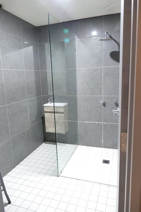 The Crown & Anchor Hotel - Accommodation Redcliffe 1
