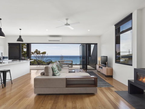 The Cube - Striking Architectural Showpiece - Accommodation Redcliffe 3
