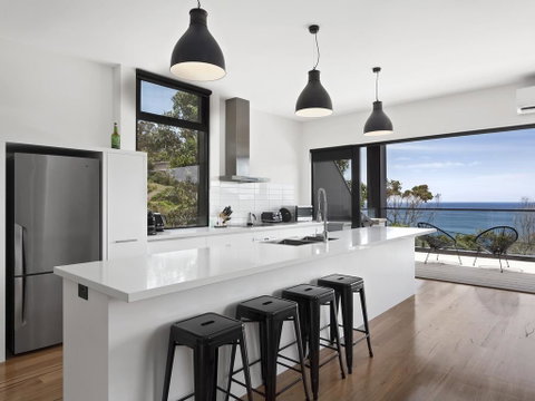 The Cube - Striking Architectural Showpiece - Accommodation Redcliffe 2