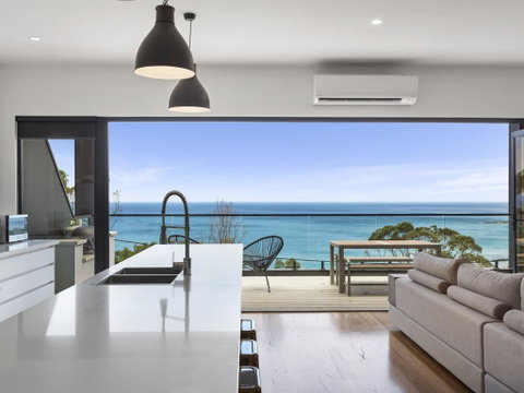 The Cube - Striking Architectural Showpiece - Accommodation Redcliffe 1