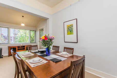 The Curtin Family Home - Accommodation Redcliffe 0