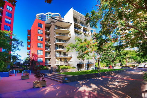 The Docks On Goodwin - Accommodation Redcliffe 2