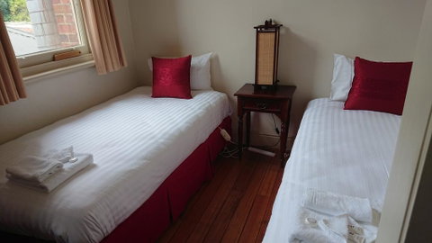 The Empire Hotel - Accommodation Redcliffe 2