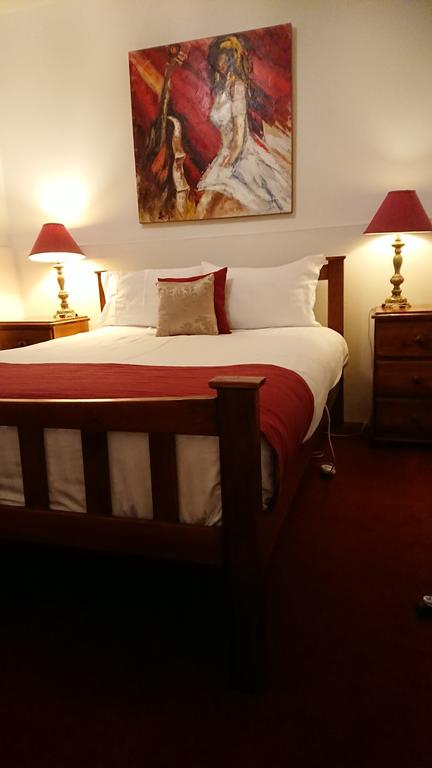 The Empire Hotel - Accommodation Redcliffe 3