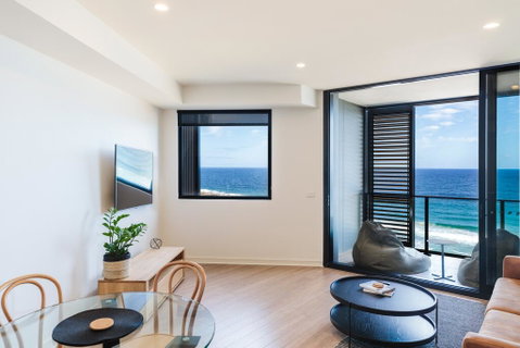 The Edge - Luxurious Waterfront Apartment - Accommodation Redcliffe 0