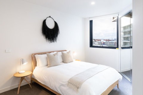 The Edge - Luxurious Waterfront Apartment - Accommodation Redcliffe 3