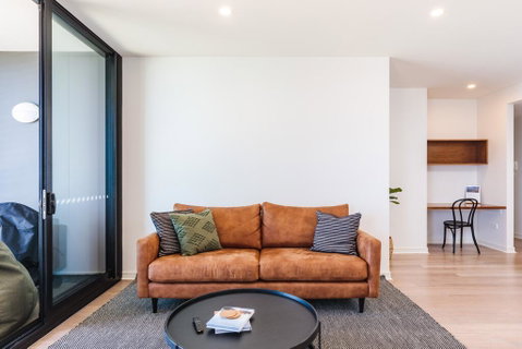 The Edge - Luxurious Waterfront Apartment - Accommodation Redcliffe 1