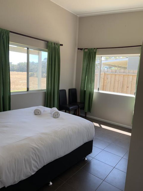 THE FAMILY RETREAT - Accommodation Redcliffe 1