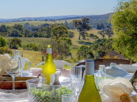 The Farmhouse - Grape Vines And Rolling Green Hills - Accommodation Redcliffe 0
