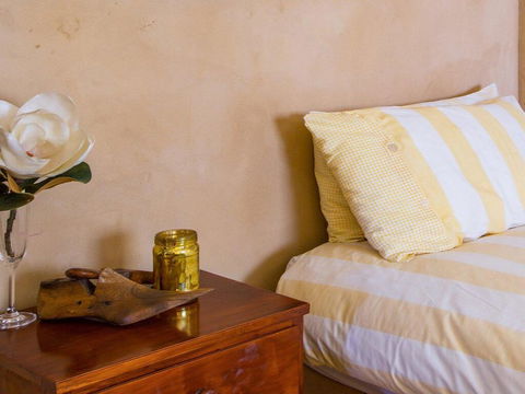 The Farmhouse - Grape Vines And Rolling Green Hills - Accommodation Redcliffe 3