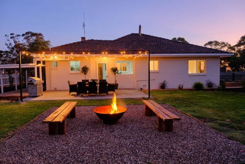 The Farmhouse. - Accommodation Redcliffe 1