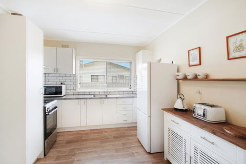The Fishermans Cottage - Accommodation Redcliffe 3
