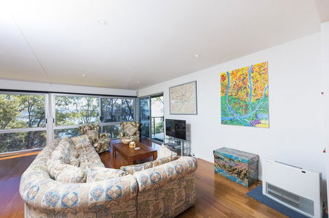 The Folly - Accommodation Redcliffe 2