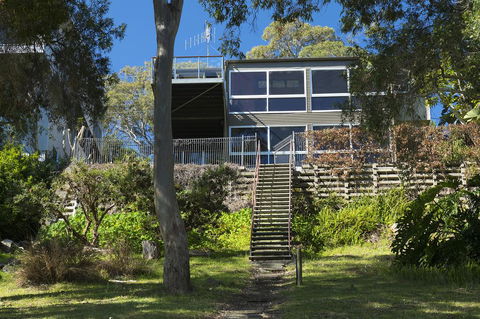 The Folly - Accommodation Redcliffe 0