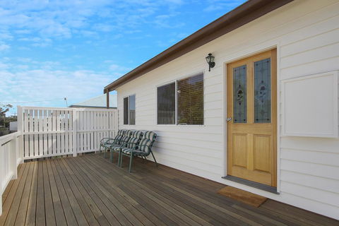 The Fishermans Cottage - Accommodation Redcliffe 2