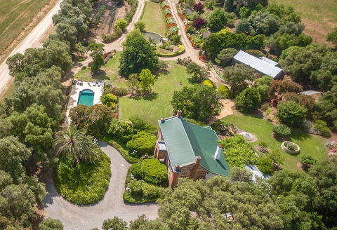 The Garden Cottage At The Olives - Accommodation Redcliffe 2