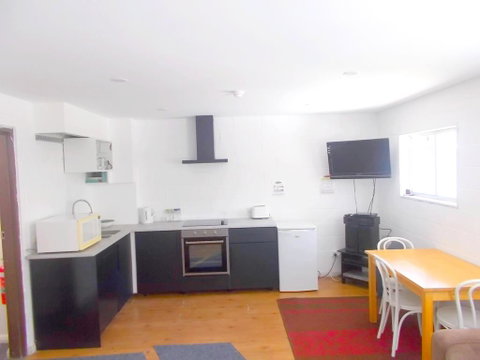 The Granny Flat - Accommodation Redcliffe 2