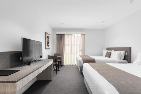 The Henty - Accommodation Redcliffe 2